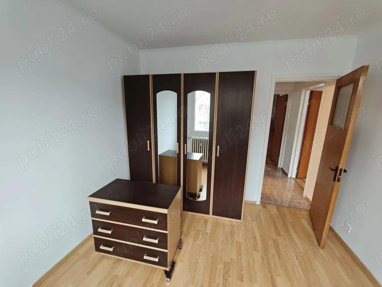Apartament cu 3 camere semidecomandat, mobilat în Berceni