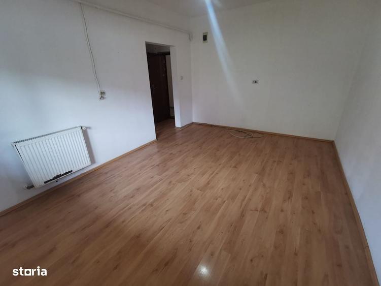 Apartament cu 2 camere decomandat în Lipovei