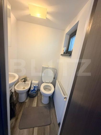 Casă individuală cu 8 camere cu Canalizare în Noua