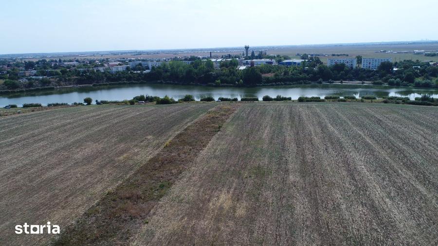 Teren 5.000 mp cu deschidere directa la lac, in Balotesti - 5