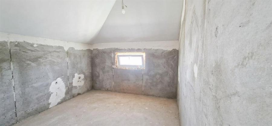 Casă cu 5 camere cu Teren 500 Mp în Nojorid