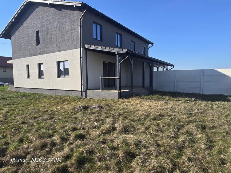 Duplex cu 3 camere cu Canalizare în Sânandrei