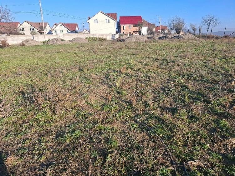Teren de 9300 mp, în Central