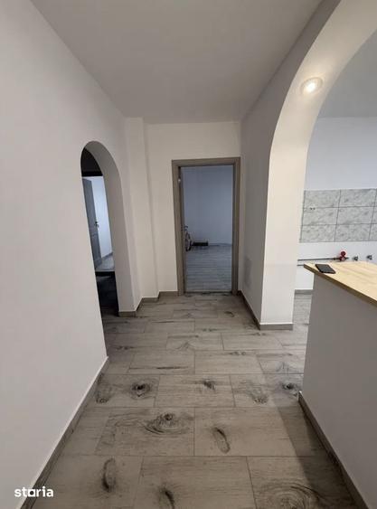 Apartament cu 3 camere decomandat în Tei