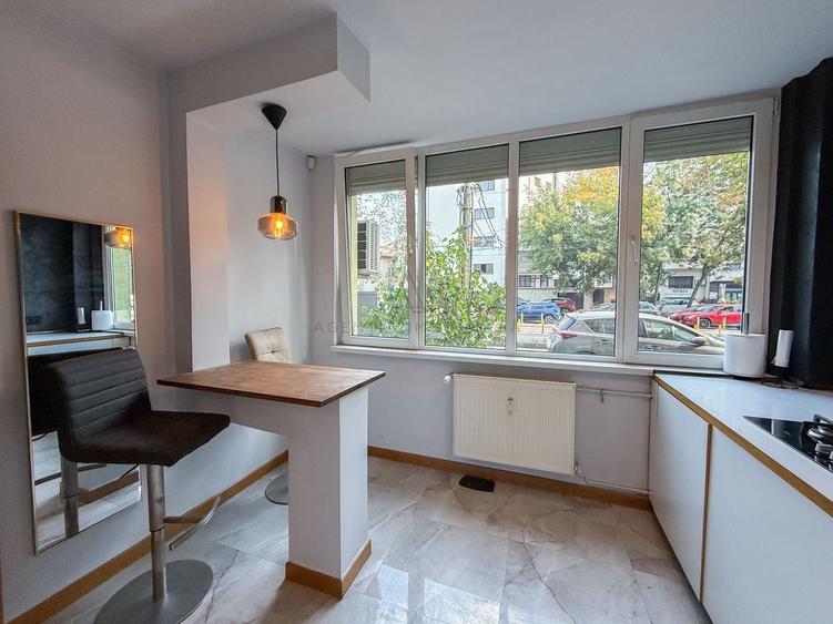 Apartament cu 2 camere decomandat în Arcul de Triumf