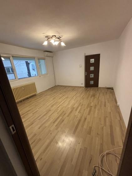Apartament cu 3 camere decomandat în Iancului