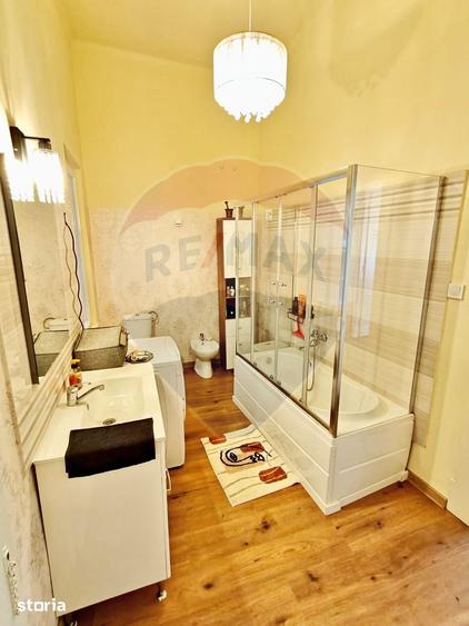 Casă cu 5 camere cu Teren 932 Mp în Ultracentral