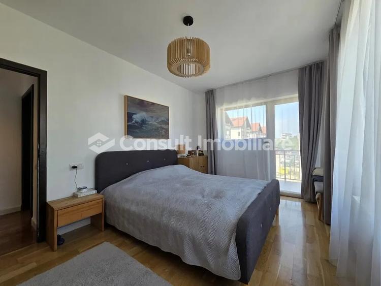 Apartament cu 3 camere semidecomandat, mobilat în Bună Ziua