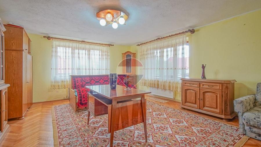 Casă individuală cu 5 camere cu Teren 1555 Mp în Satulung