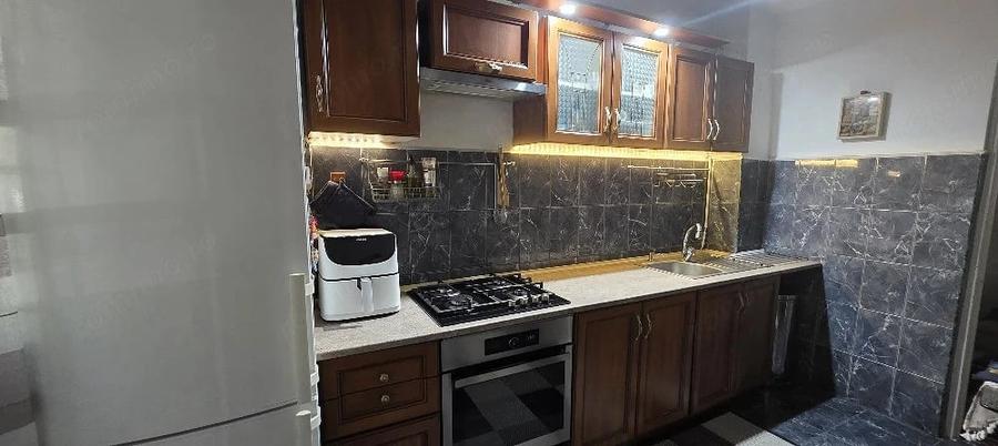 Apartament cu 3 camere decomandat în Energiei