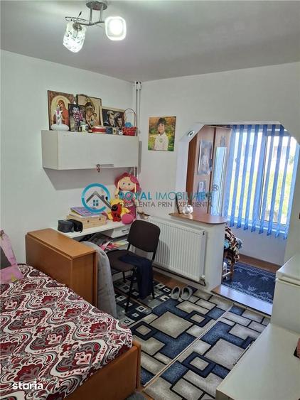 Apartament cu 3 camere decomandat în Cantacuzino