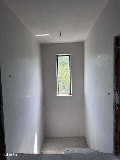 Casă cu 5 camere decomandat cu Teren 380 Mp în Giroc