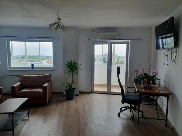 Apartament cu 3 camere decomandat în Vitan