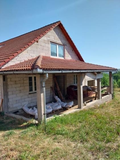 Casă individuală cu 5 camere cu Garaj în Clopotiva