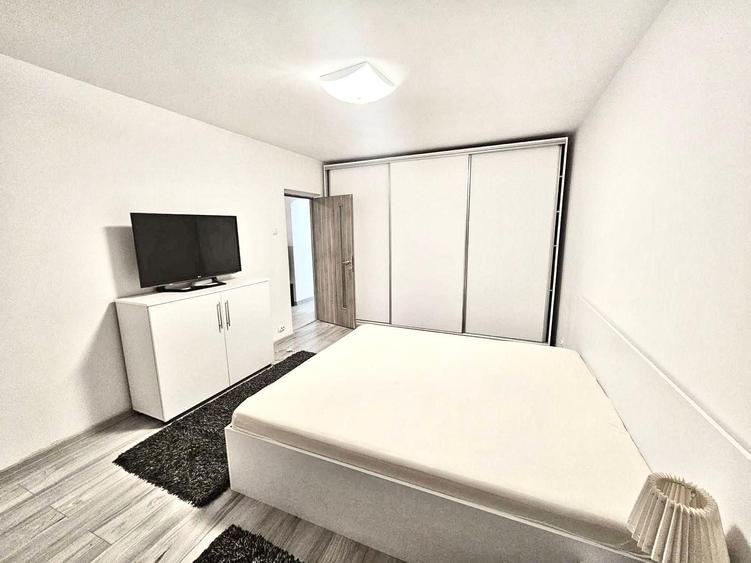 Apartament cu 3 camere decomandat în Drumul Taberei