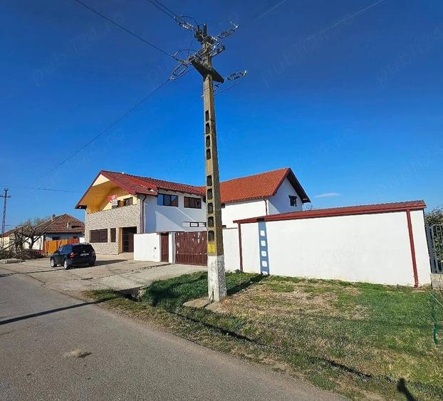 Casă cu 3 camere cu Teren 600 Mp în Central