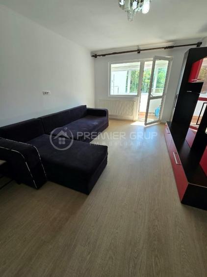 Apartament cu 4 camere decomandat în Nicolina