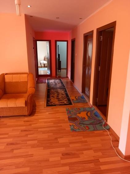 Casă cu 7 camere cu Teren 1000 Mp în Central