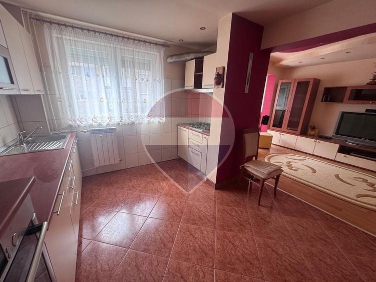 Apartament cu 3 camere decomandat, mobilat în Iosia-Nord