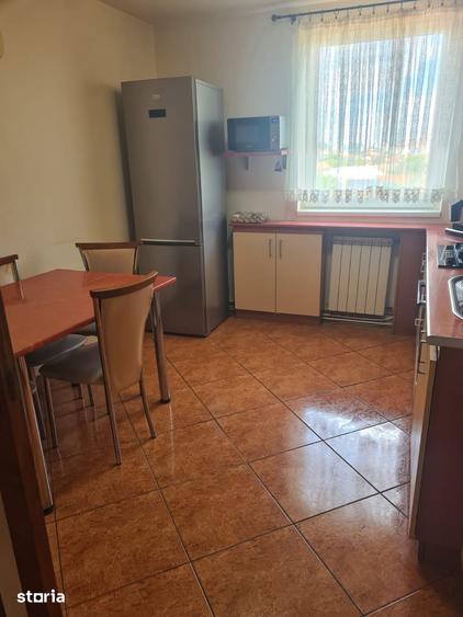 Apartament cu 3 camere, mobilat în Cantemir