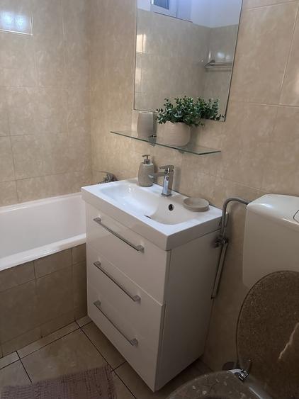 Apartament cu 2 camere semidecomandat în Basarabia