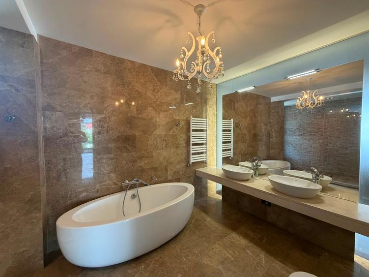 Casă individuală cu 5 camere cu Teren 992 Mp în Pipera
