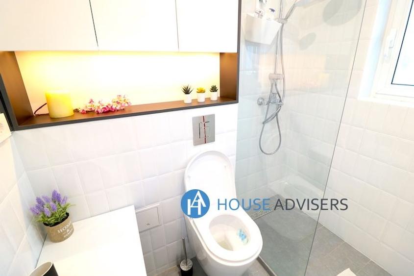 Apartament cu 3 camere, mobilat în Romană