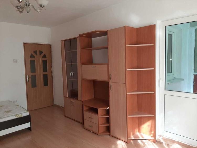 Garsonieră decomandată în Colentina