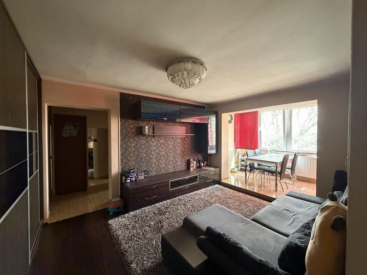Apartament cu 2 camere decomandat în 14 Mai