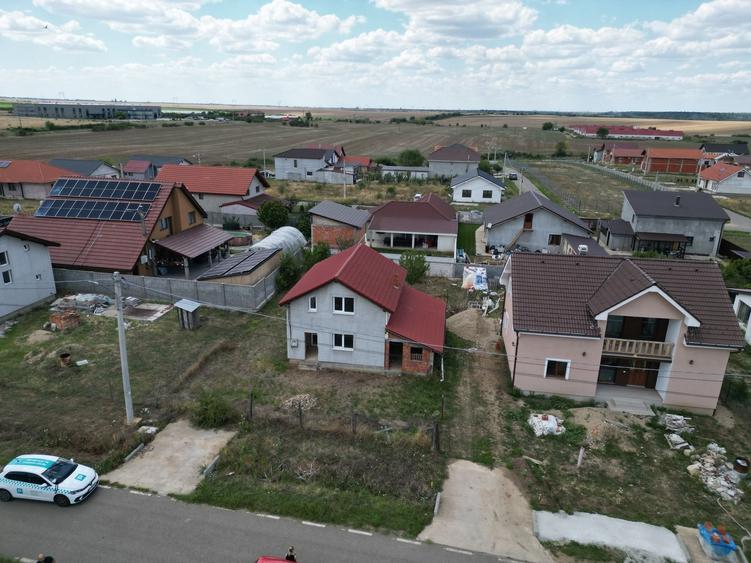 Casă individuală cu 3 camere cu Canalizare în Frumușeni