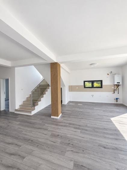 Casă individuală cu 5 camere cu Garaj în Tunari