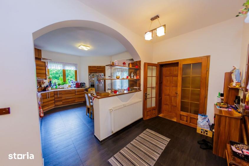 Casă cu 5 camere cu Teren 1108 Mp în Săsar