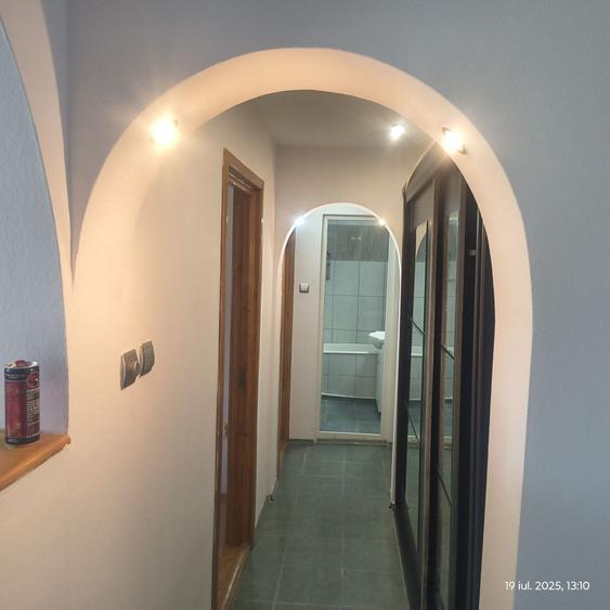 Apartament cu 3 camere decomandat în Vărsătura
