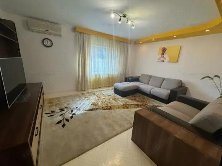 Apartament cu 3 camere decomandat în Decebal