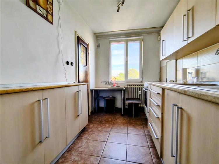Apartament cu 3 camere decomandat, mobilat în Ozana