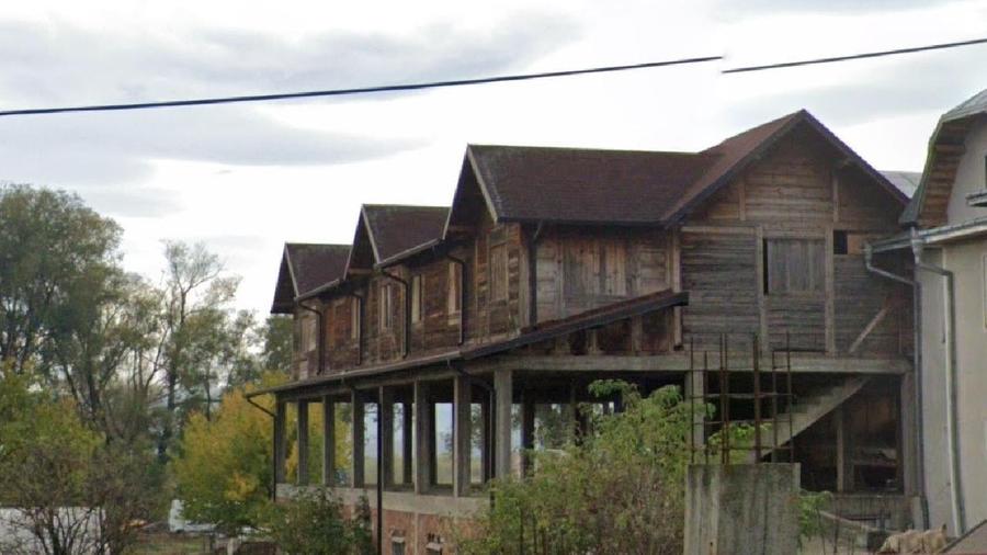 Casă individuală cu 6 camere cu Teren 589 Mp în Cornu Luncii
