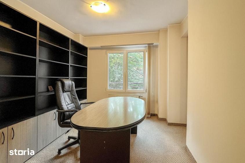 Apartament cu 6 camere în Centrul Civic