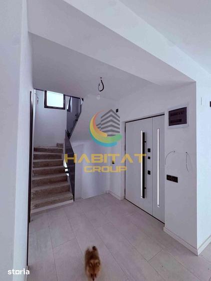 Casă cu 5 camere cu Teren 175 Mp în Văcăresti