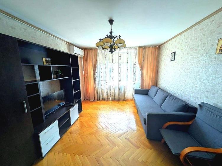 Apartament cu 4 camere decomandat în Berceni