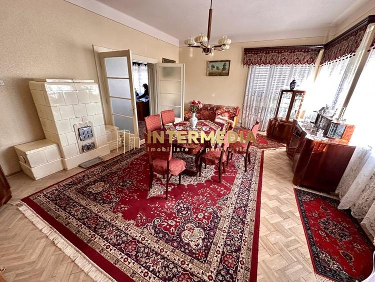 Apartament cu 3 camere decomandat, mobilat în Central
