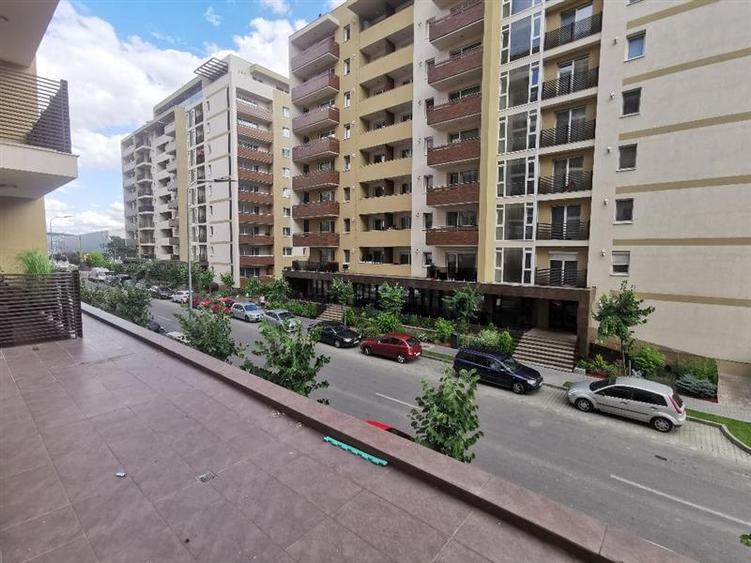 Apartament cu 2 camere decomandat, mobilat în Tractorul