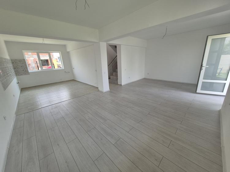 Duplex cu 4 camere cu Teren 240 Mp în Bragadiru