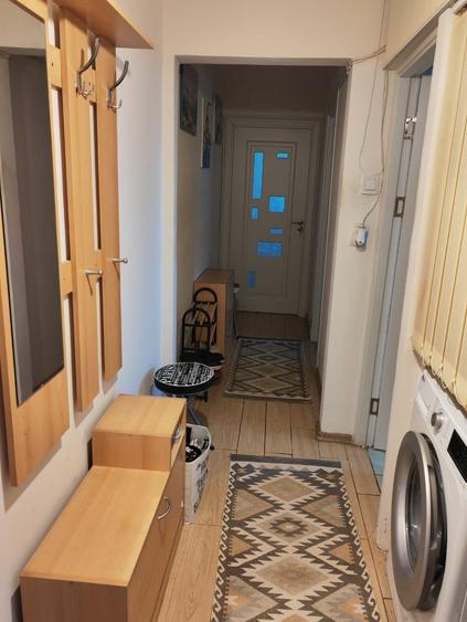 Apartament cu 3 camere semidecomandat, mobilat în Casa de Cultură
