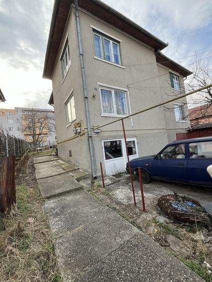 Casă cu 4 camere în Andrei Mureșanu