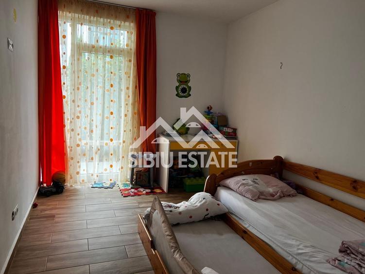 Apartament cu 3 camere semidecomandat, mobilat în Arhitecților - Calea Cisnădiei