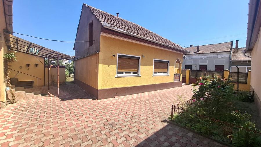 Casă individuală cu 3 camere cu Canalizare în Orăștie