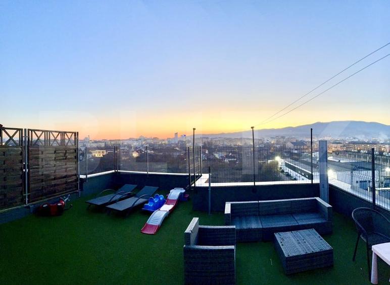 Penthouse cu 3 camere decomandat, mobilat în Central
