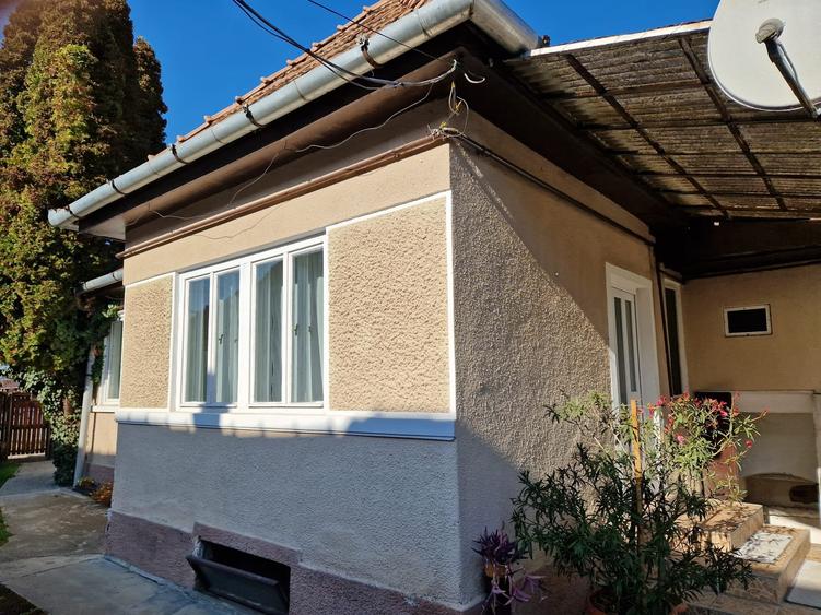 Casă individuală cu 5 camere cu Canalizare în Ernei