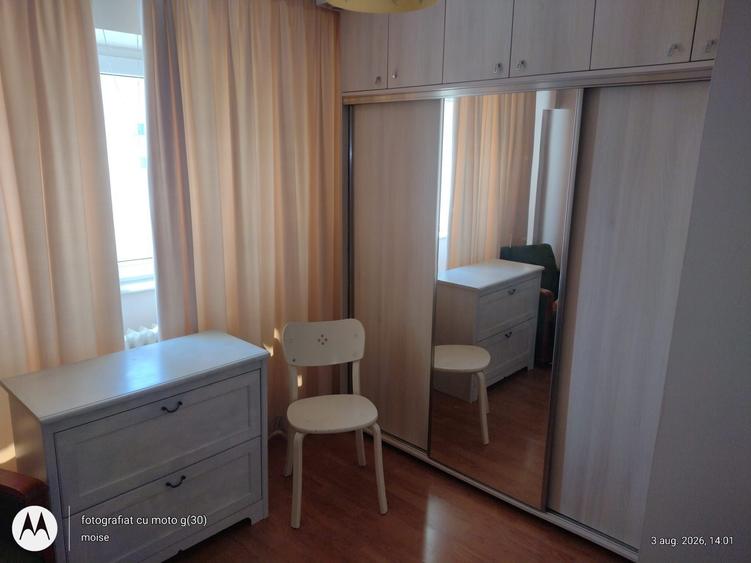 Apartament cu 3 camere decomandat în Moșilor