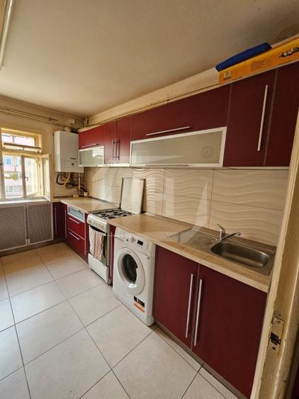 Apartament cu 3 camere decomandat, mobilat în Între Lacuri